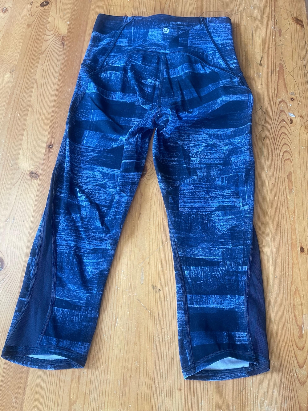 lululemon athletica Blue Black Patterned Cropped Leggings